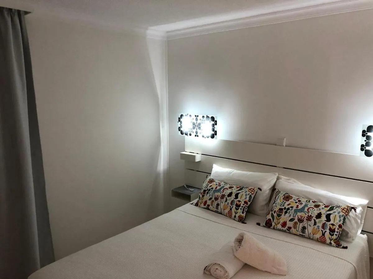 Sunny Apartment Near The Beach With Wifi, Balcony And Pool Los Cristianos