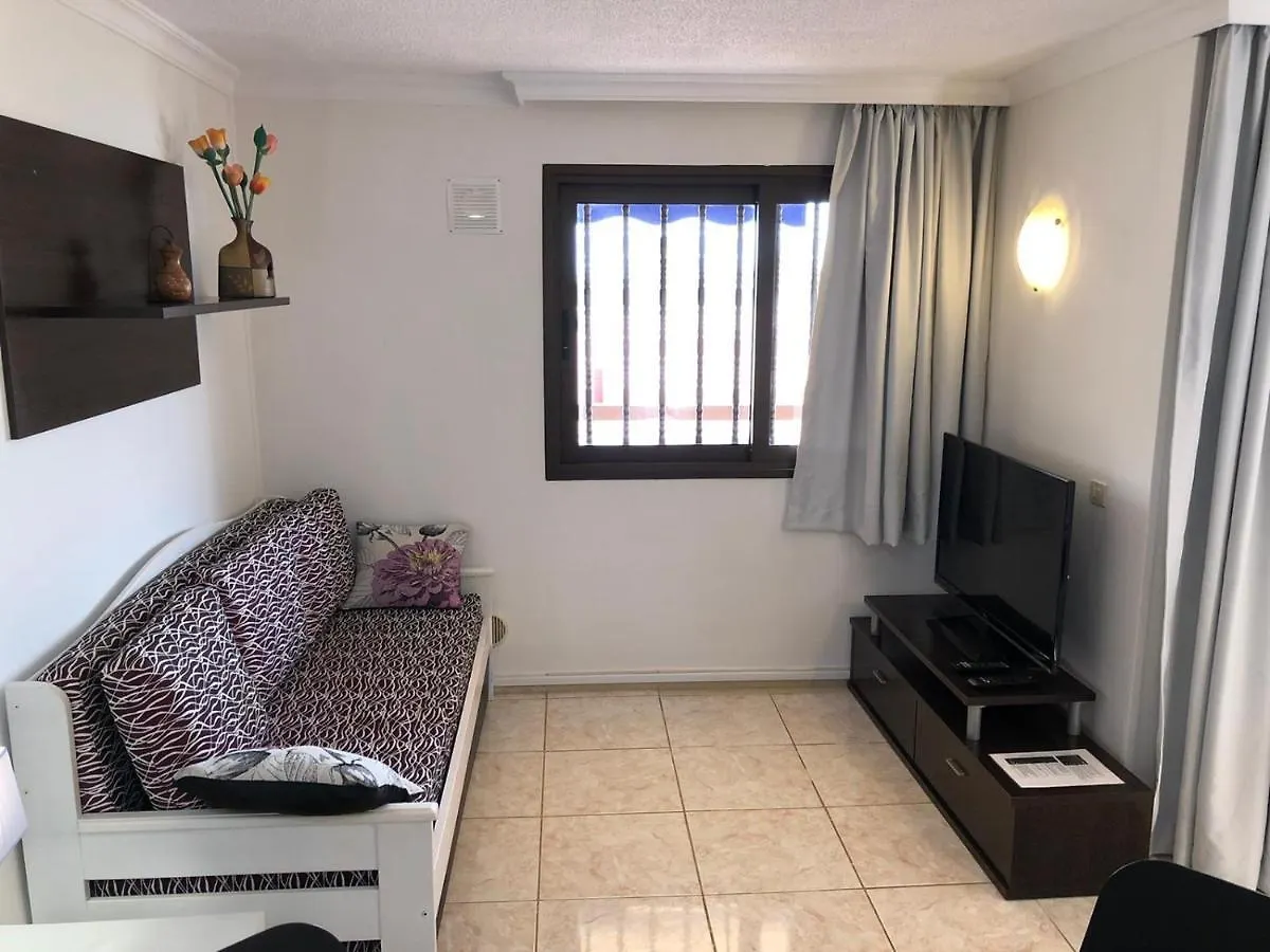 Sunny Apartment Near The Beach With Wifi, Balcony And Pool Los Cristianos