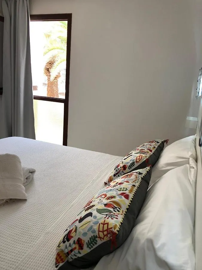 Sunny Apartment Near The Beach With Wifi, Balcony And Pool Los Cristianos