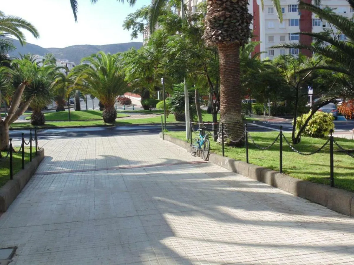 Sunny Apartment Near The Beach With Wifi, Balcony And Pool Los Cristianos  0*, Los Cristianos (Tenerife)